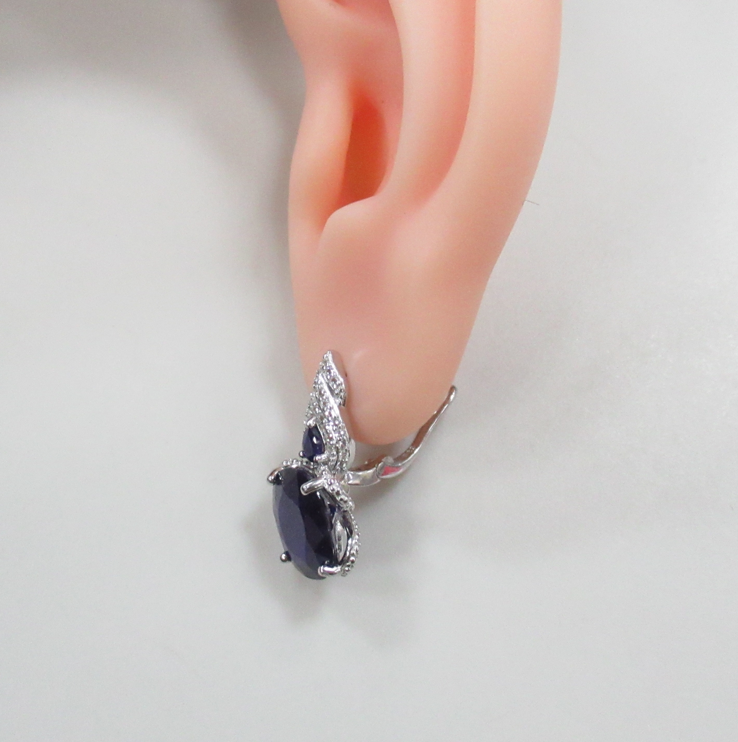 Серебряные серьги с сапфирами